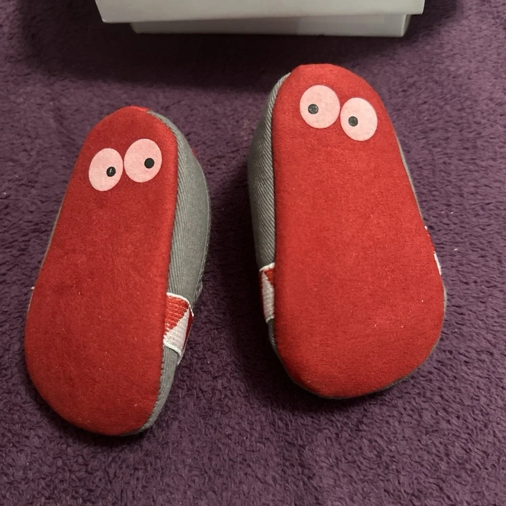 Rosie Pope Infant 3-6 Months I See You Crib Embroidered Shoes Gray Pre-walker